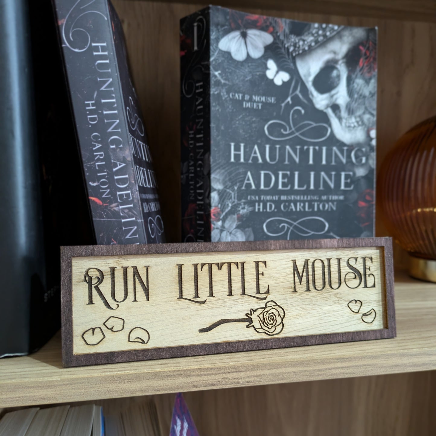 Run Little Mouse Bookshelf Sign