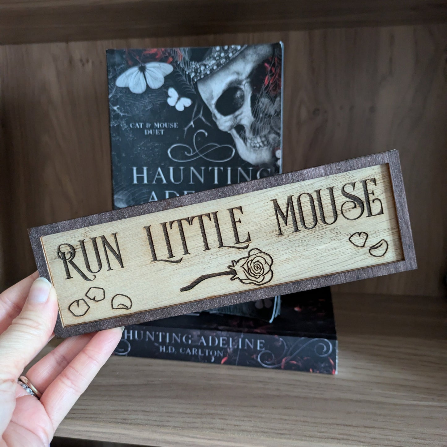 Run Little Mouse Bookshelf Sign
