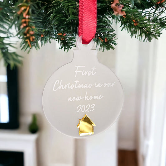 circle christmas decoration with new home engraved and a gold mirror house.